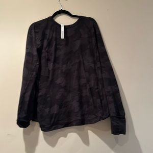 Guc lululemon rulu top